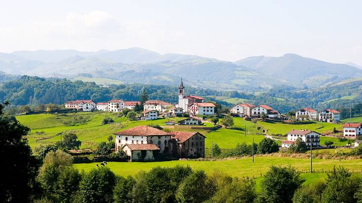 Alokairuko etxebizitza publikoa sustatzeko Baztango Udalak herrilurra Gobernuaren esku jar dezan eskatu du Geroa Baik