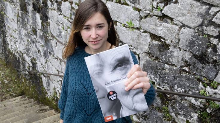 Bere lehen liburua aurkeztu du Maddi Ane Txoperena lesakarrak