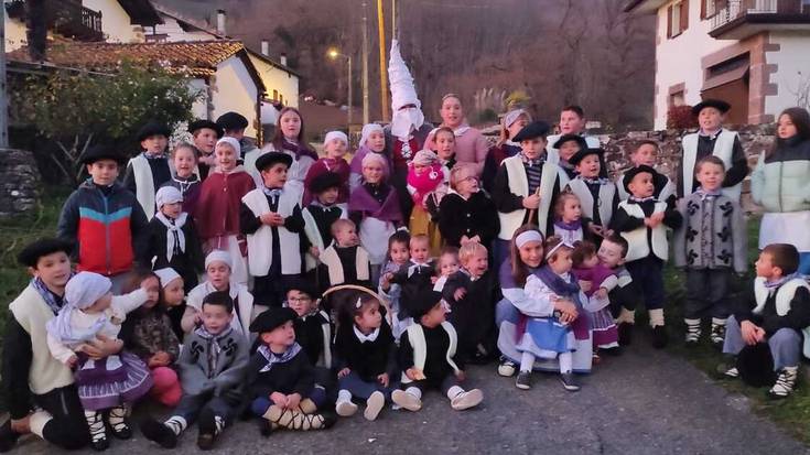 Mari Domingiren bisita izan dute Narbarten