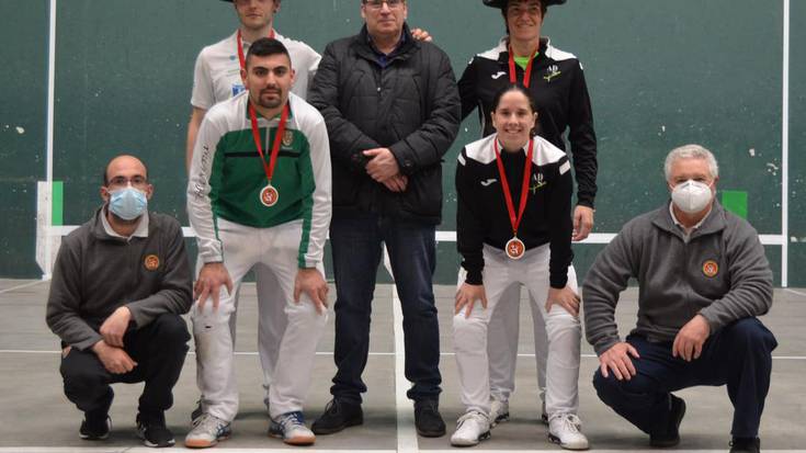 Nafarroako frontball txapelketa ere irabazi du Joseba Aldabe igantziarrak