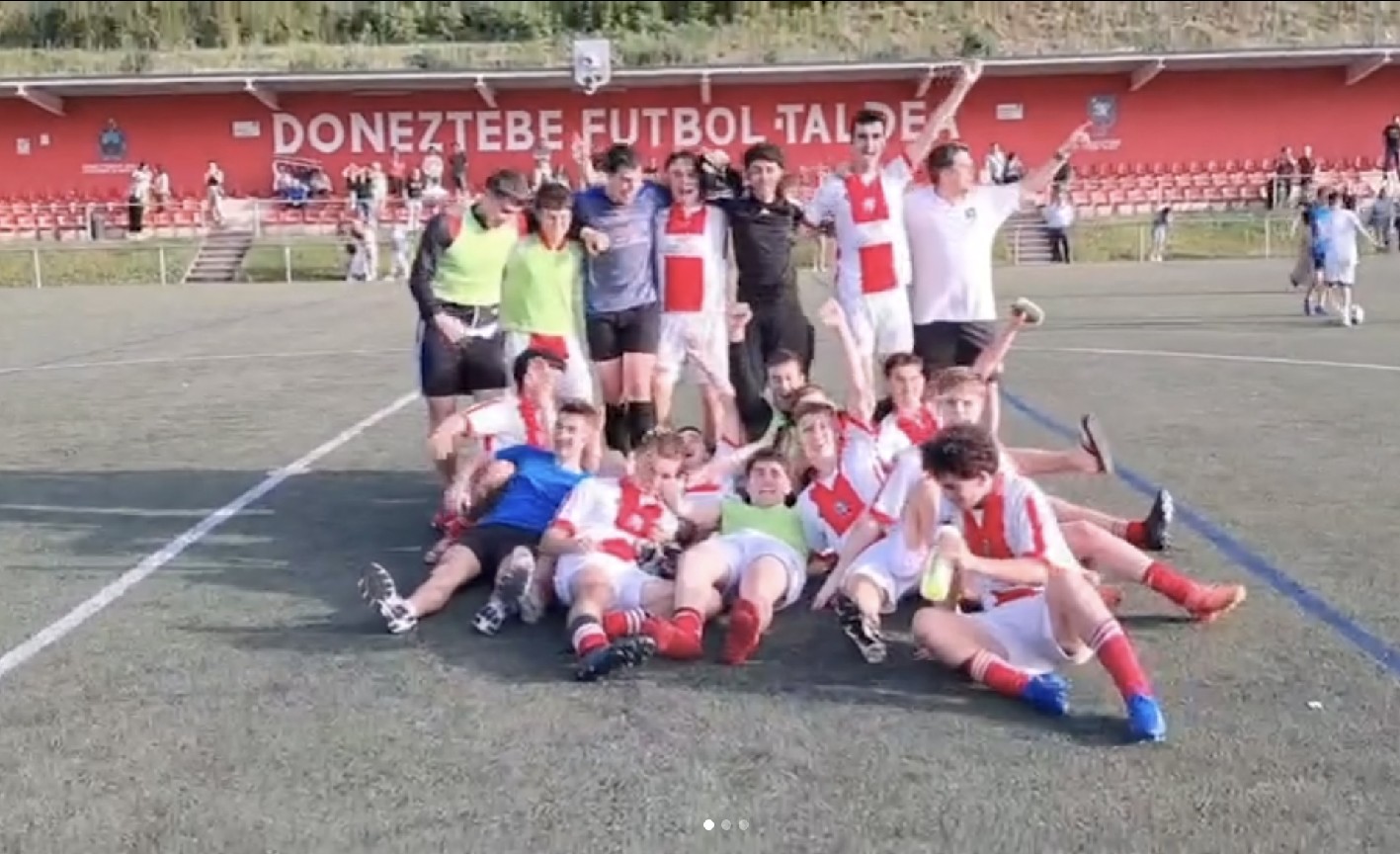 Doneztebe Futbol Taldeko jubenilek ere mailaz igotzea lortu dute