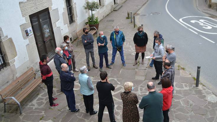 Beran Uraldea karrikako ostatuen eta bizilagunen arteko elkarbizitza hobetzeko bilera egin dute