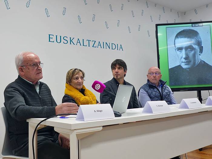 Blas Fagoaga Ariztia euskaltzain erratzuarraren bizi-ibilbideari buruzko liburua plazaratu du Euskaltzaindiak