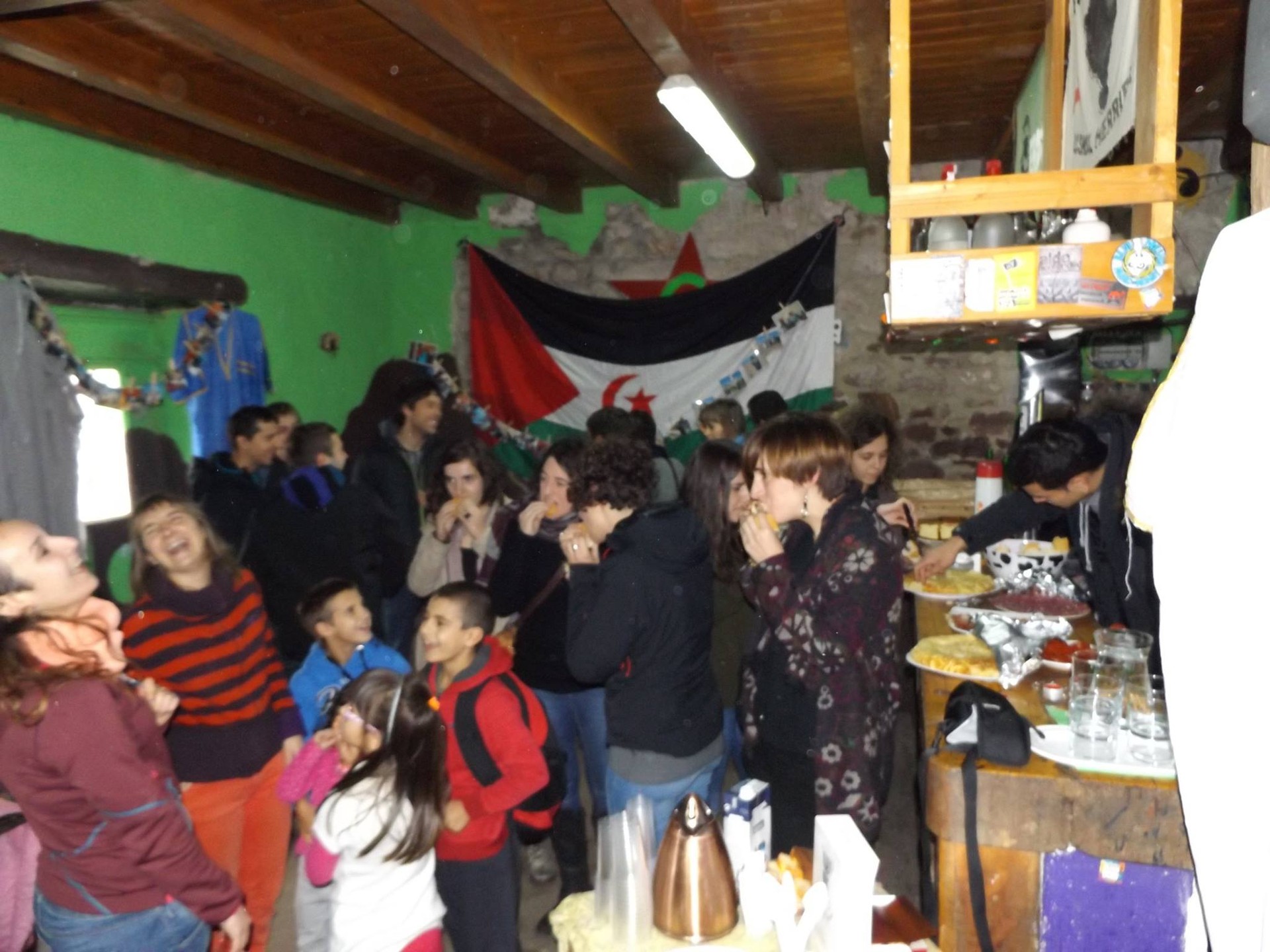 Baztango gaztetxeak igandean «errespetu faltagatik» ateak hetsi behar izan zituztela adierazi du