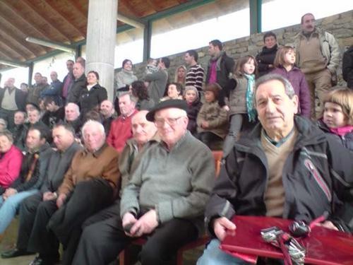 Arantzako Mendi mutilen bestan Esteban Irigoien apeza omendu zuten Errege Egunean