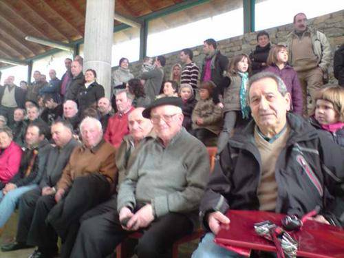 Arantzako Mendi mutilen bestan Esteban Irigoien apeza omendu zuten Errege Egunean