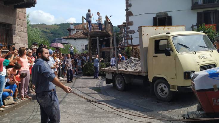 Baztandarren Biltzarra irabazlearen jakinarazpena bideoan