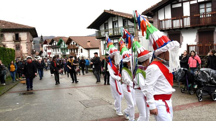 [ARGAZKIAK] Mozorroen desfilearekin borobildu dituzte Arizkungo inauteak