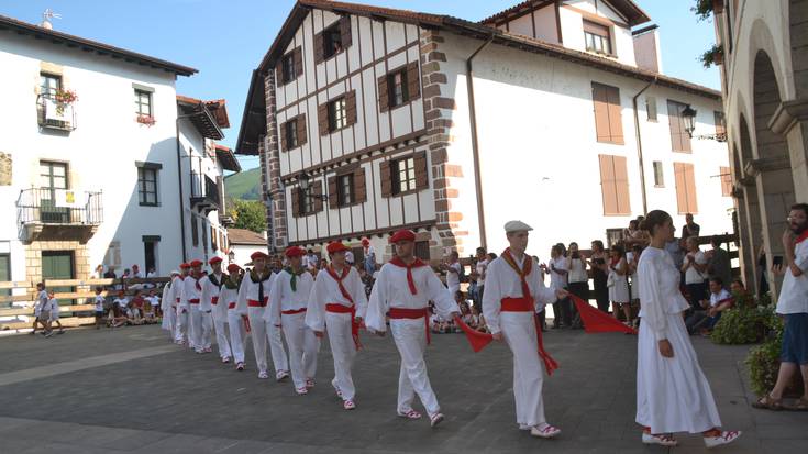 San Esteban eguneko arratsaldean ere dantzatu dute Beran