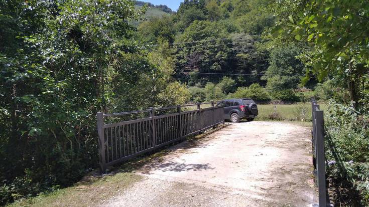 Aritzakungo eskola zaharrerako zubian baranda berriak egin dituzte Elizondoko Lanbide Eskolako ikasleek