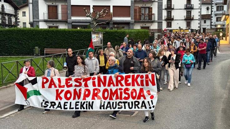 [ARGAZKIAK] Ehunka lagun atera dira karrikara Palestinari elkartasuna adieraztera