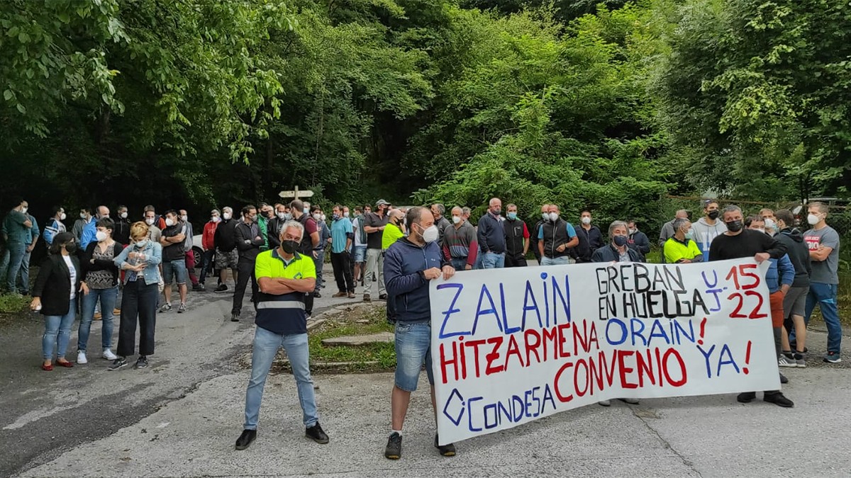 Zalain Transformados lantegiko zuzendaritzarekin gaur egin duten bilerak «deusetarako ez duela balio izan» adierazi dute