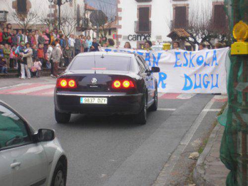Iruritako gurasoek eskolaren arazoa aurrez aurre agertu diote Nafarroako Gobernuko ordezkariei