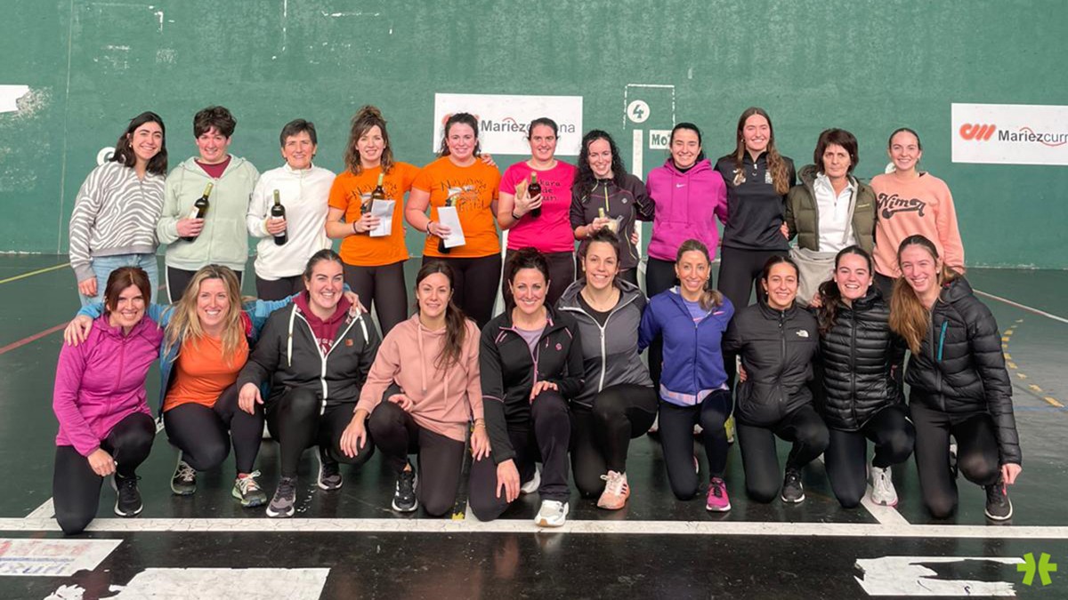 Larunbatean jokatuko dute Doneztebeko Binakako Emakumezkoen Frontenis Txapelketa