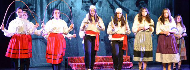 Viajando con Don Julio antzezlana eskaini dute azaroaren 9an Berako Kultur Etxean