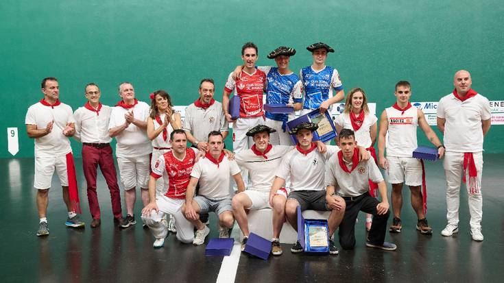San Fermin Erremonte Txapelketako txapelak Doneztebera eta Oizera ekarri dituzte