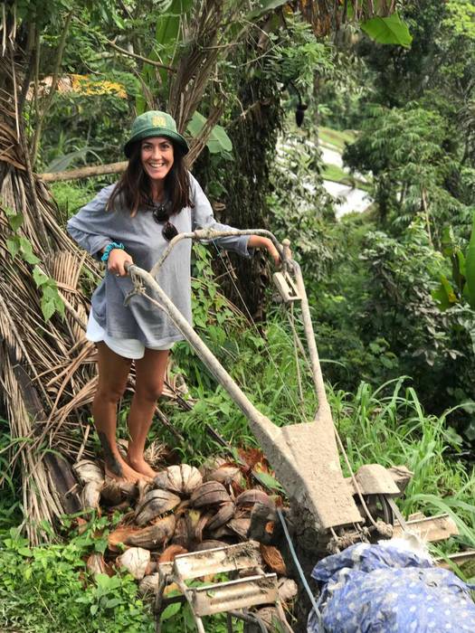 Diasporari Kuku: Eluska Bergara, Indonesia