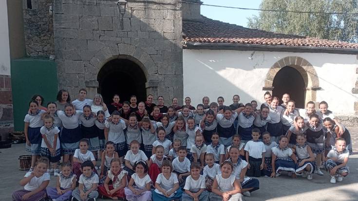 Giro ederrean eta jende aunitzekin ospatu dituzte Gazteluko bestak