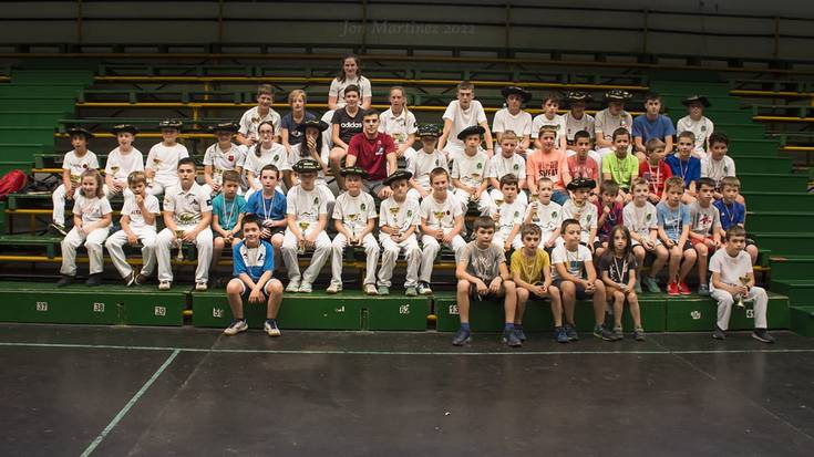 91 pilotari aritu dira bukatu berria den Bortzirietako eskuz binakako pilota txapelketan