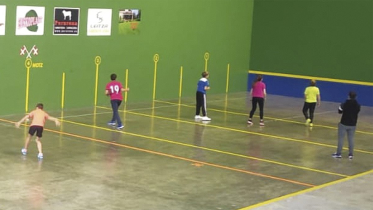 Pilota eskolan apuntatzeko epea ireki du Leitzako Aurrera elkarteak