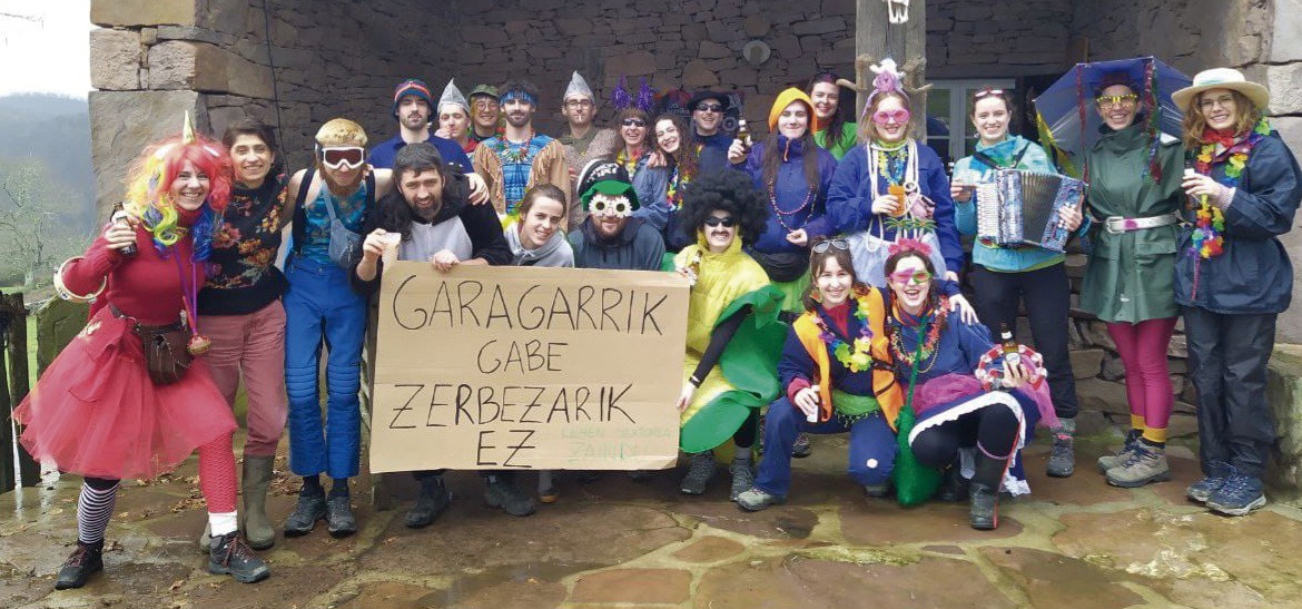 Urtez urte aldatu diren ihauteriak umorez ospatu dituzte aurten ere Zugarramurdin