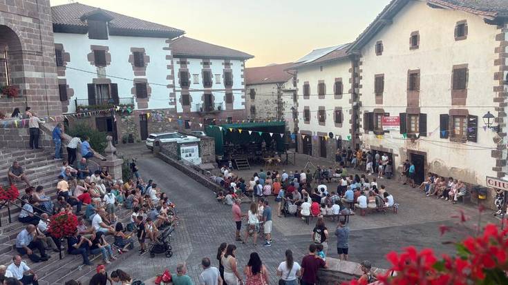 Zigako bestetan «eguraldia eta musika lagun» izan dituzte