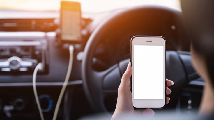 Sakelakoarekin gidatzeagatik sei puntu kenduko dituzte eta gerrikoa edo kaskoa ez erabiltzeagatik lau puntu