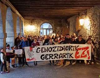 [ARGAZKIAK] Jende ugari bildu da Gernika-Palestina herri ekimenak deitutako elkarretaratzeetan