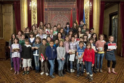 Euskarazko lehiaketei dagozkien hainbat sari eskuratu dituzte eskualdeko ikasleek