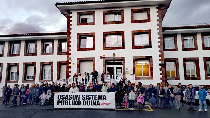 «Pediatria postu guztiak betetzea eta osasun lege txukun bat» eskatu du Baztango Osasun Plataformak