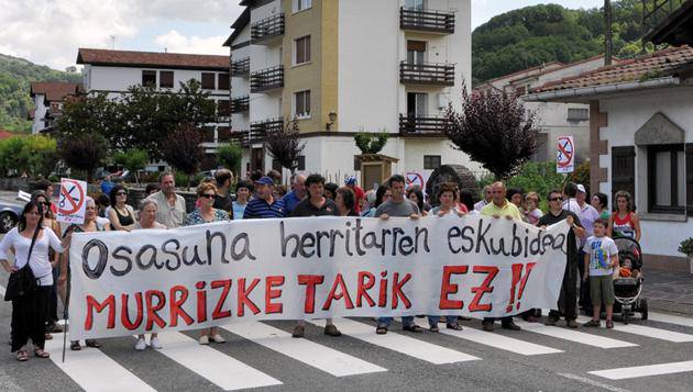 Osasunbidearen murrizketen kontra protesta Oronoz-Mugairin