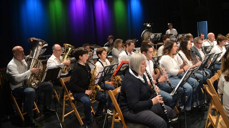 [ARGAZKIAK] Kontzertu ederra eman dute Berako Musika Bandak eta Talde Instrumentalak