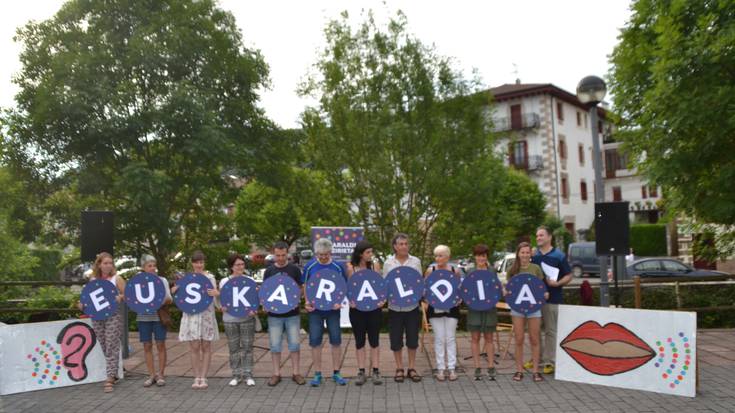 Bereziki sortutako kantarekin eta giro onean aurkeztu dute Euskaraldia Beran