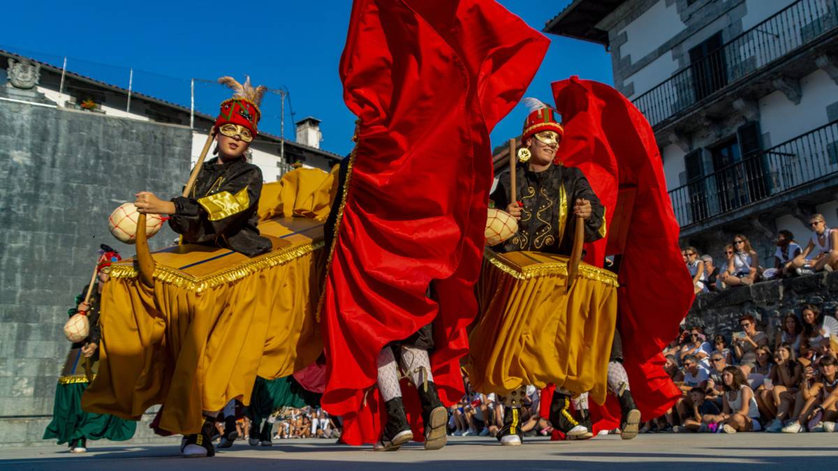 [ARGAZKIAK] Aurrera Dantza Taldearen ikuskizuna iruditan