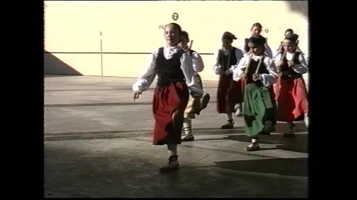 Igantziko dantzarien saioa duela hemezortzi urteko Sanmigel bestetan