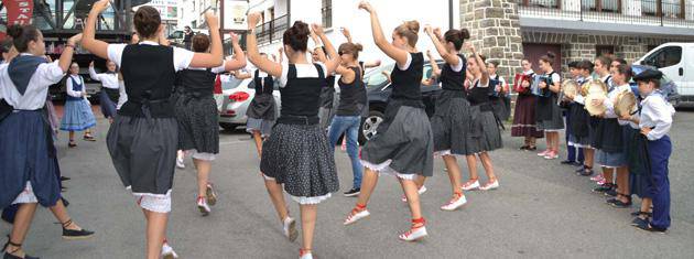 Kontrabandisten Festa antolatu dute bigarren urtez Ibardinen 