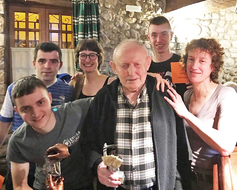 Mus tximista denboraldiko sariak banatu ditu Erratzuko Iparla ostatuak