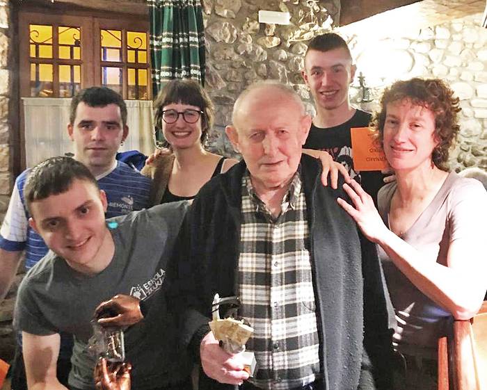 Mus tximista denboraldiko sariak banatu ditu Erratzuko Iparla ostatuak