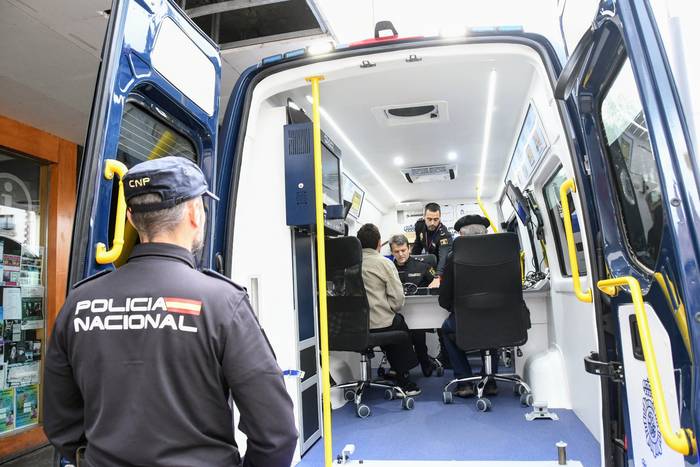 Nortasun Agiria eta pasaportea egiteko bulego ibiltaria aurkeztu dute Elizondon