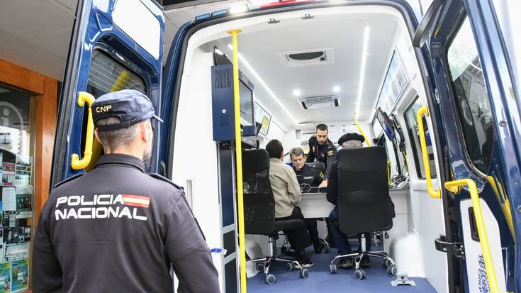 Nortasun Agiria eta pasaportea egiteko bulego ibiltaria aurkeztu dute Elizondon