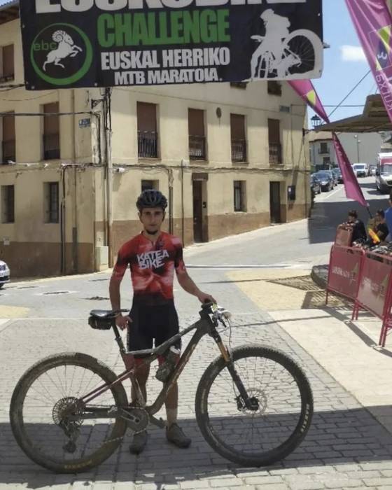 Koldo Herrera sunbildarra garaile Euskadiko BTT maratoian