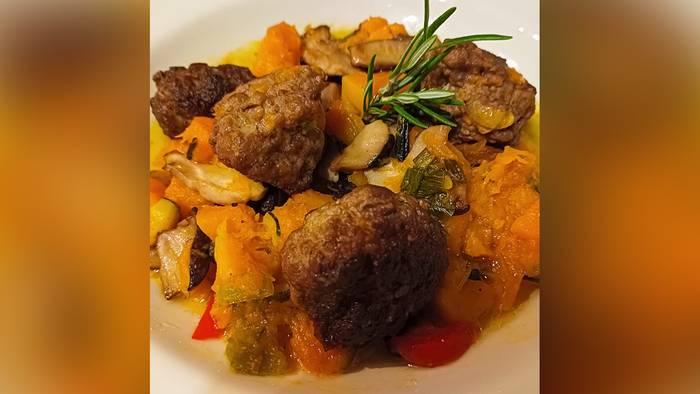 Donostiara joan da Baztan-Bidasoko Ehiza Jardunaldi Gastronomikoen argazki lehiaketako saria
