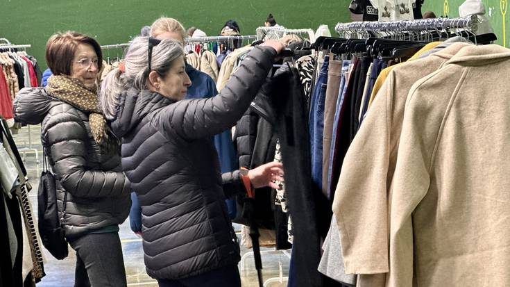 Kaxkabeltza elkarteak stock azoka egin du asteburuan