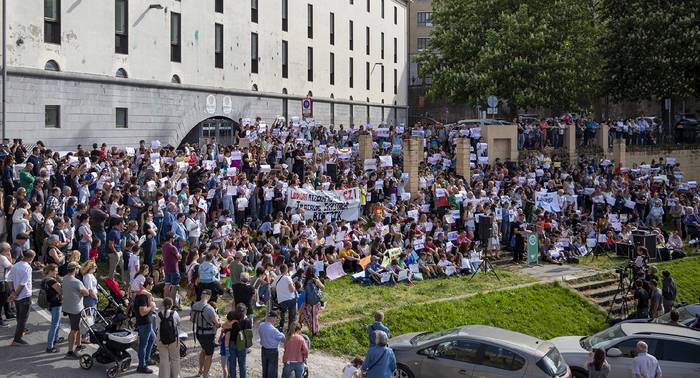 Ikasgelen murrizketa erabaki «politiko eta arbitrarioa» dela salatu dute Nafarroako ikastolek