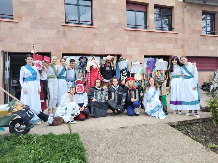 «Herria berriz atzartzen da ihauteriekin»