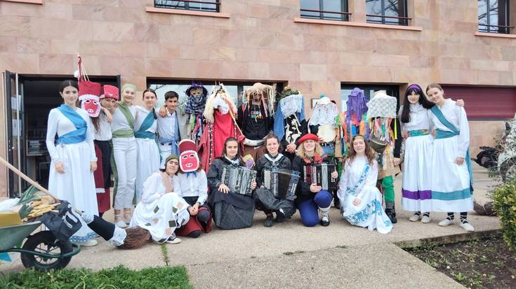 «Herria berriz atzartzen da ihauteriekin»