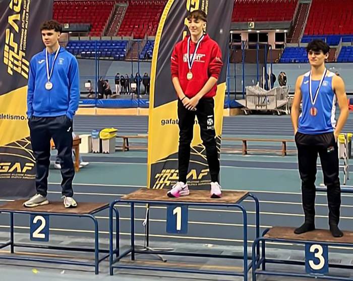 Eñaut Arburua atleta lesakarrak 18 urtez beheitiko Gipuzkoako txapelketa irabazi du 400 metroko lasterketan