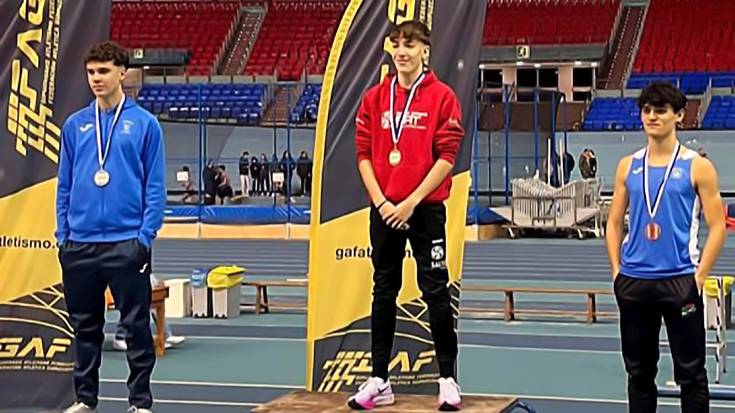 Eñaut Arburua atleta lesakarrak 18 urtez beheitiko Gipuzkoako txapelketa irabazi du 400 metroko lasterketan