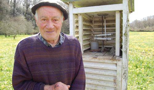 Egunero tenperatura eta prezipitazioa neurtzeko 19 estazio meteorologiko daude eskualdean 