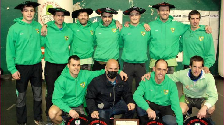 Beti Gaztek jantzi du Euskal Herriko sokatira txapelketako lehen txapela